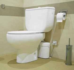 Туалетный канализационный насос Saniaccess 1 в санузле
